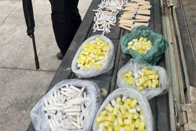 Dupla é presa com mais de 500 pinos de cocaína em Casimiro de Abreu