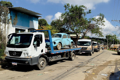 Polícia Militar e Prefeitura de Belford Roxo fiscalizam ferro-velho e encontram veículos roubados