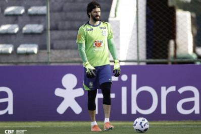 Médico da seleção brasileira atualiza as situações de Alisson e Gerson