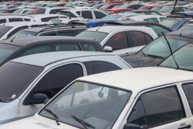 Carro de leilão é bom negócio? Conheça o mercado e entenda se vale adquirir veículos da modalidade