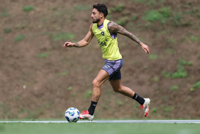 Alex Telles vê pressão no Botafogo de 2025 como 'privilégio'