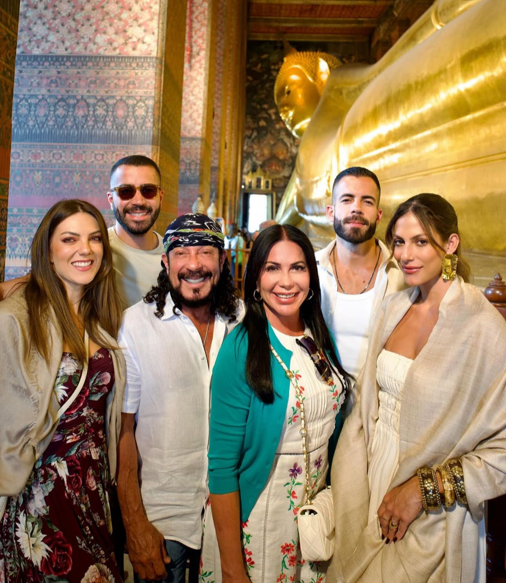 Mari Gonzalez exibe registros com o namorado, Pipo Marques, e a família do cantor na Tailândia  - Reprodução Instagram