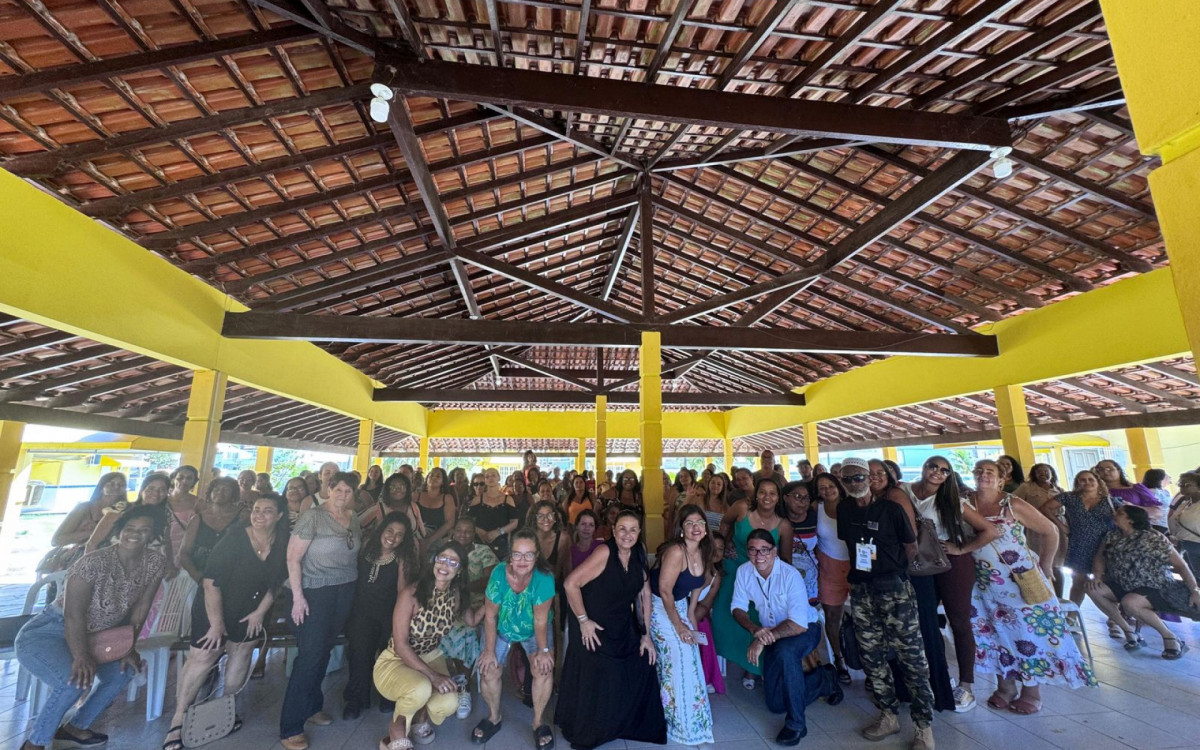 Reunião no Colégio Municipal Prof. Darcy Ribeiro e contou com 150 merendeiras 