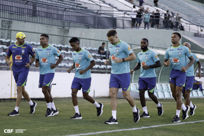 Alex Sandro comemora retorno à seleção brasileira: 'Momento mágico'