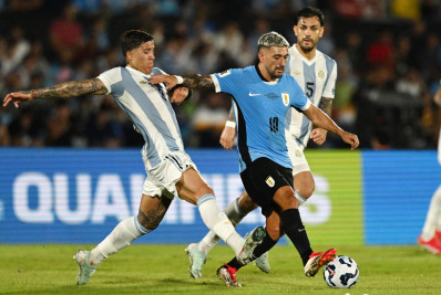 Jogadores do Flamengo, Arrascaeta e De La Cruz são cortados da seleção do Uruguai