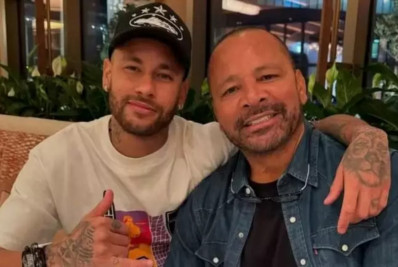 Pai de Neymar divulga vídeo raro do jogador com os três filhos