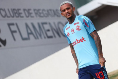 Empresários de Wesley, do Flamengo, vão à Europa conversar com clubes