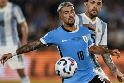 Arrascaeta é substituído no primeiro tempo em jogo do Uruguai e preocupa o Flamengo