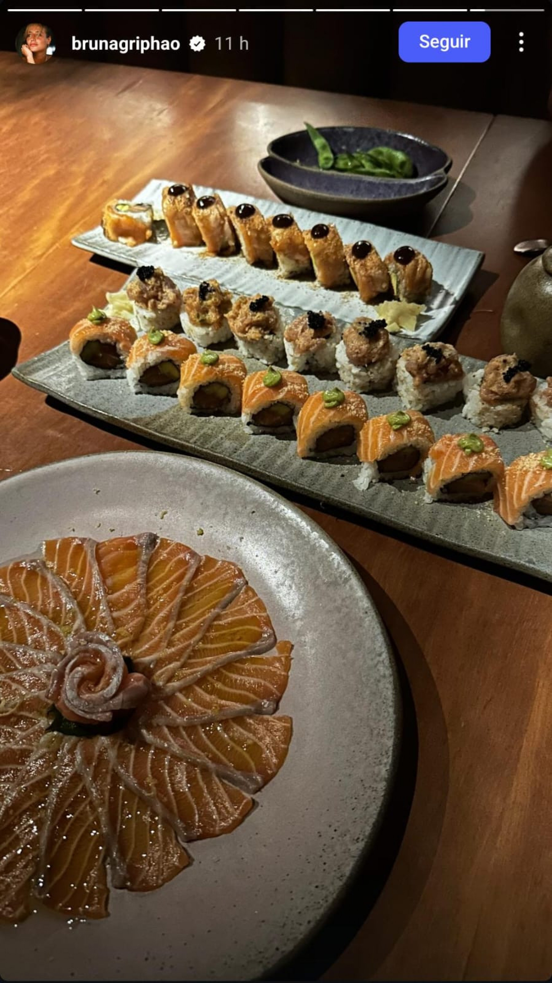 Bruna Griphao se delicia com comida japonesa, na noite desta sexta-feira (21) - Reprodução / Instagram