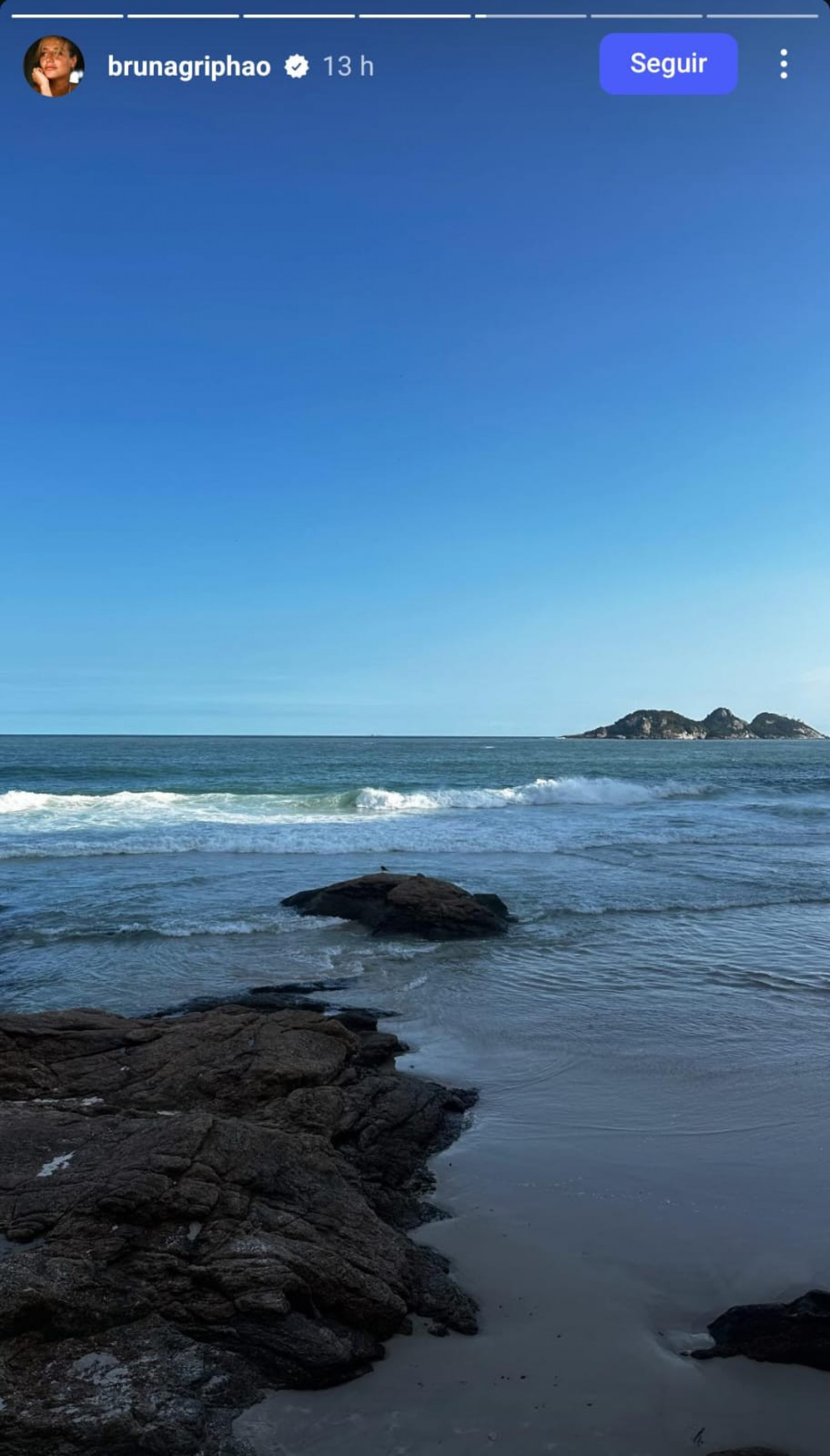 Bruna Griphao mostra cliques em praia - Reprodução / Instagram