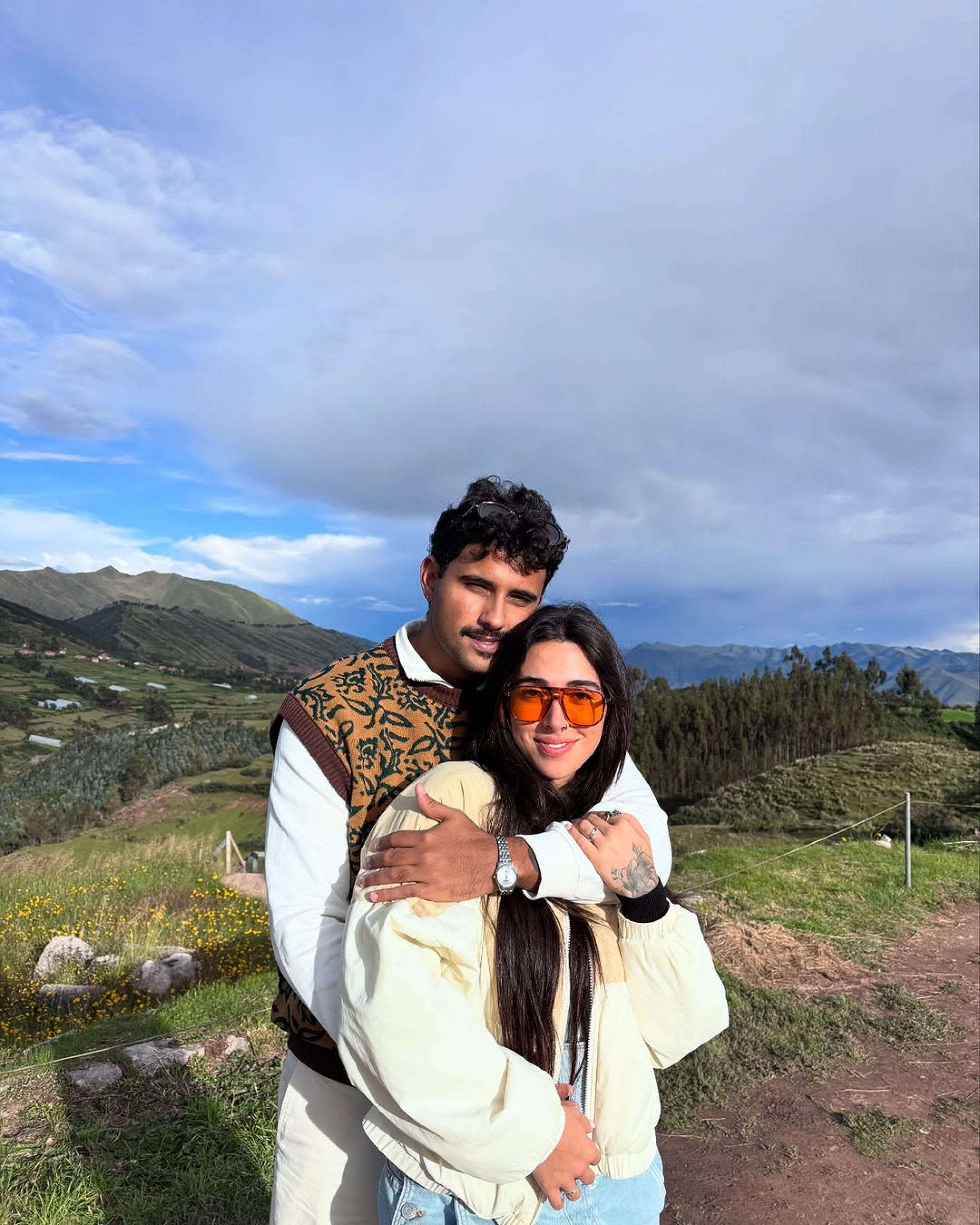 Giovanna Lima posou agarradinha com o namorado  - Reprodução/Instagram 