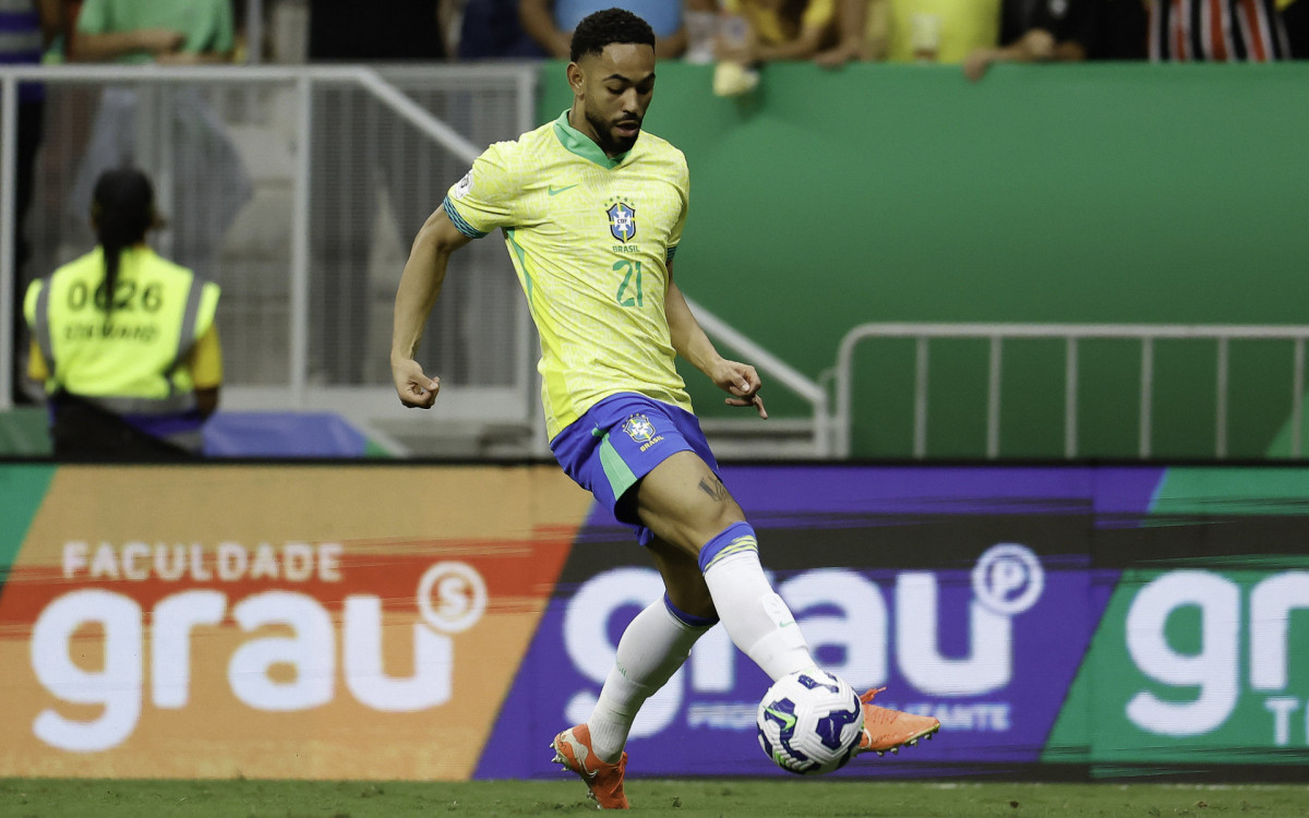 Matheus Cunha em ação durante jogo do Brasil