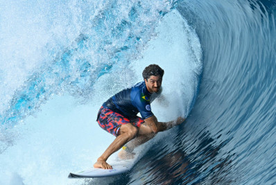 Yago Dora brilha nas ondas de Fiji e é campeão mundial de surfe pela primeira vez