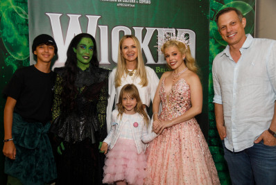 Eliana assiste ao musical 'Wicked' com marido e filhos em São Paulo