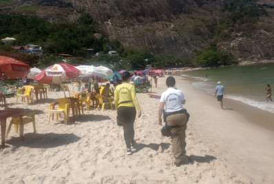 Operação Verão da Prefeitura apreende churrasqueira acesa em área de proteção ambiental