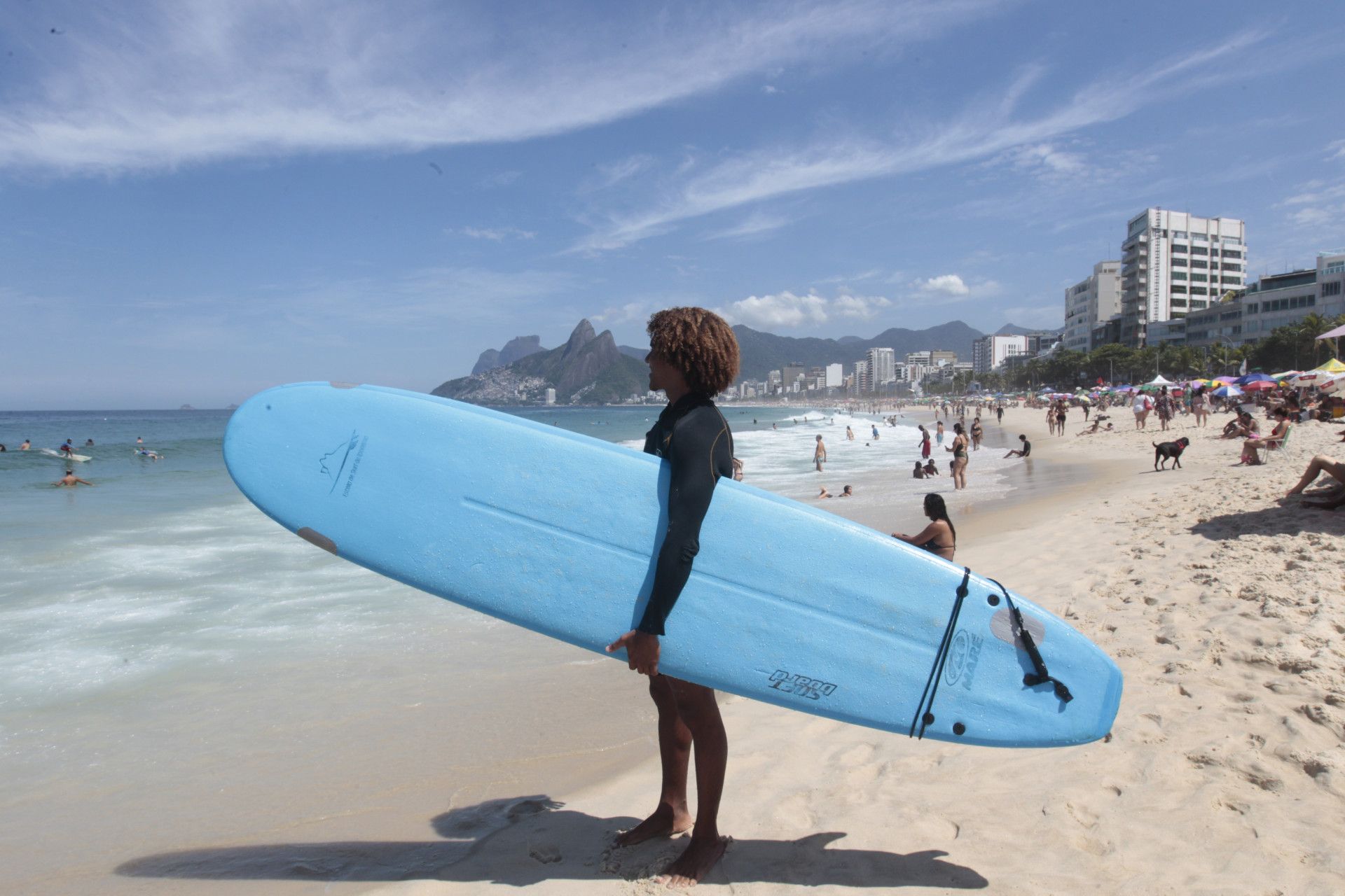 Surfistas desfrutaram das ondas para praticar o esporte na Praia do Arpoador - Reginaldo Pimenta / Agencia O Dia