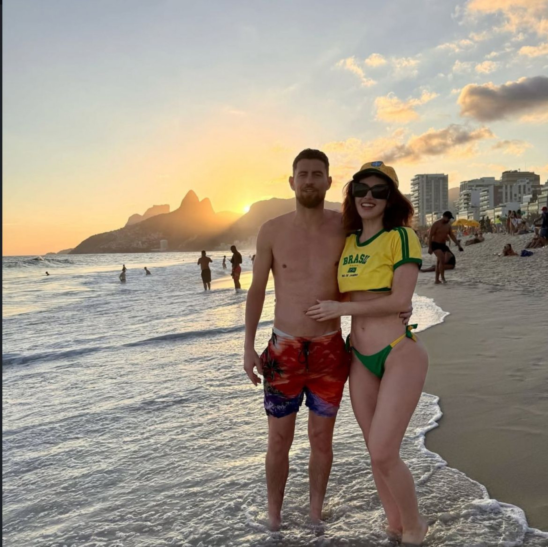 Jorginho e sua esposa, Catherine Harding aproveitam praia no Rio de Janeiro - Reprodu&ccedil;&atilde;o / Instagram @cat_cavelli_