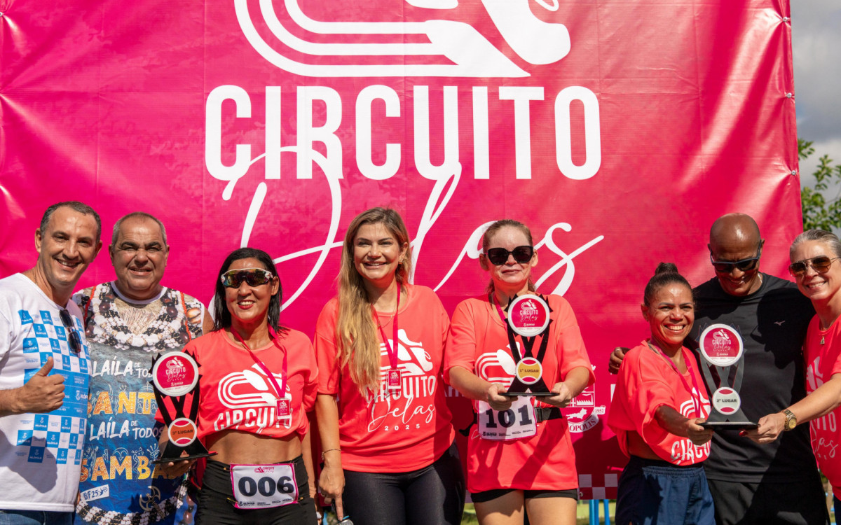 A secretária municipal de Educação, Professora Flávia Rocha, acompanhou de perto e parabenizou as participantes