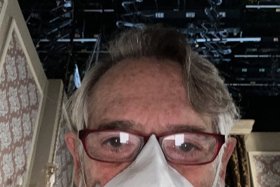 José de Abreu se recupera de pneumonia e grava 'Volta Por Cima' com máscara