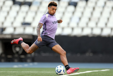 Igor Jesus vê evolução no Botafogo e projeta semana importante para 'bom ano'