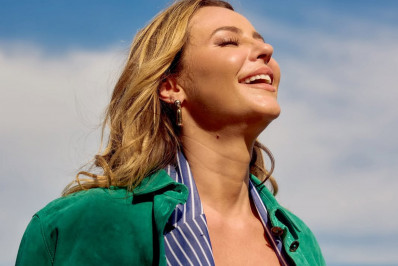 Paolla Oliveira impressiona internautas ao aparecer de maiô