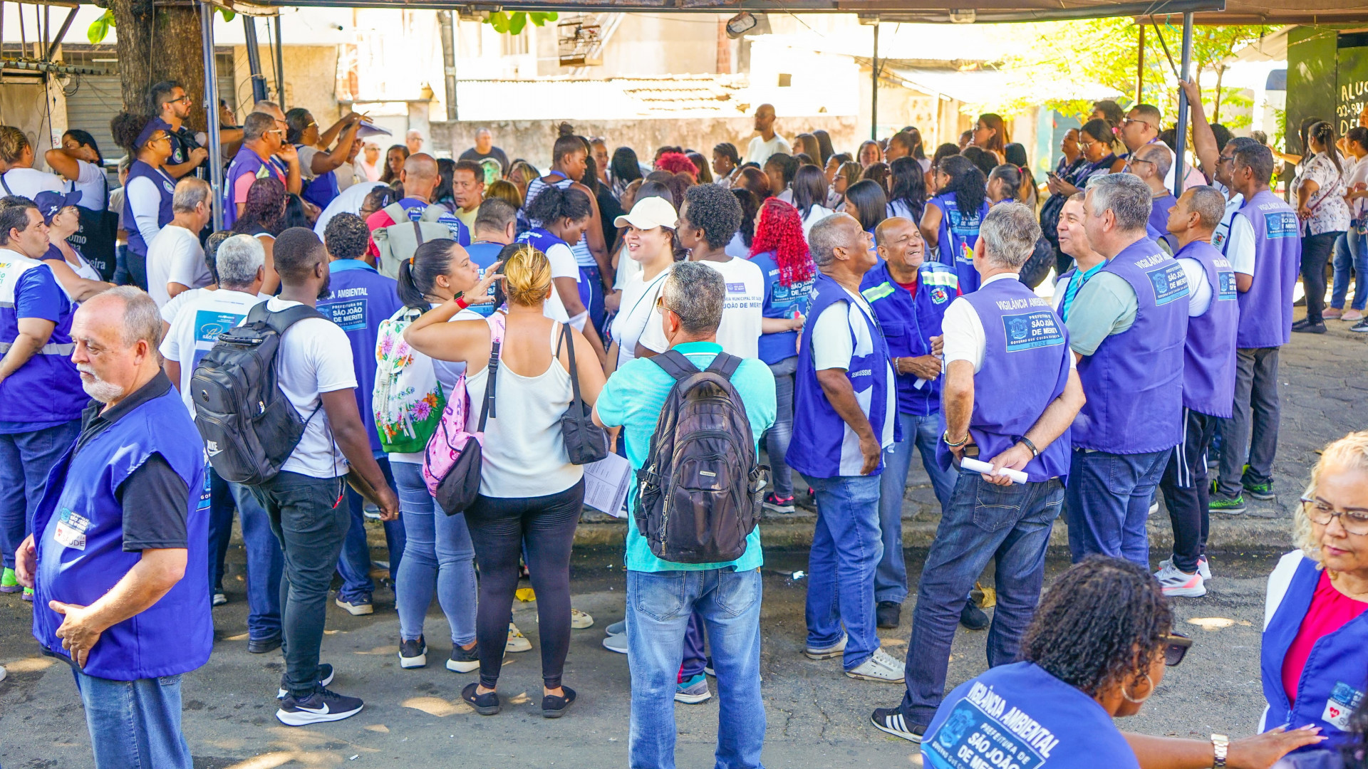 Cerca de 200 profissionais, divididos em 60 equipes para atuar em um mutir&atilde;o pelas ruas do bairro Jardim Sumar&eacute; - Gilberto Rocha