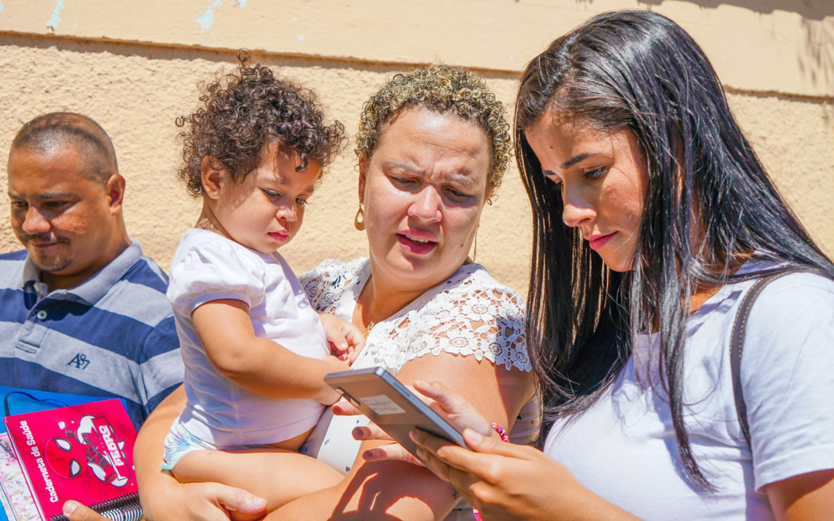 O vendedor Vander Ferreira também aproveitou para se imunizar junto com sua filha Sara, de 2 anos