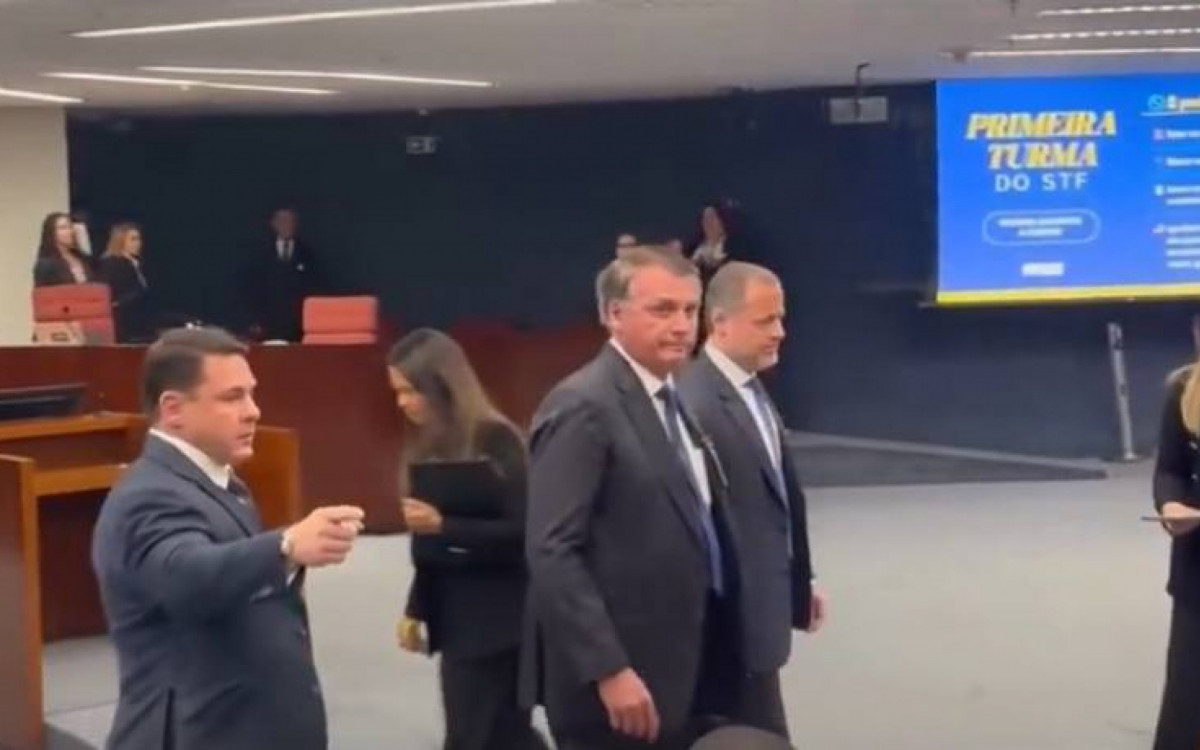 Ex-presidente Jair Bolsonaro acompanhou na primeira fileira julgamento do Supremo Tribunal Federal que pode torná-lo réu por trama golpista