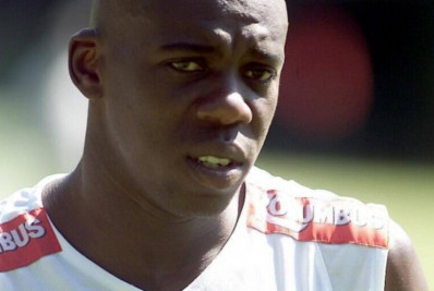 Ex-atacante do Vasco é preso por agredir idoso em elevador