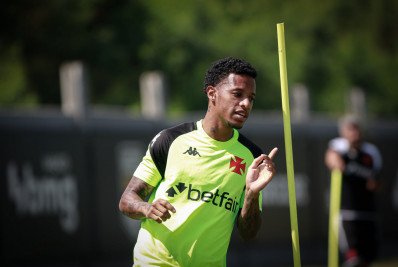 Tchê Tchê lamenta gol cedo sofrido pelo Vasco e critica arbitragem: 'Bem duvidosa'