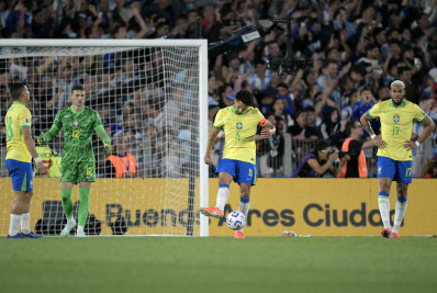 Marquinhos divide culpa com Dorival e lamenta goleada: 'Não pode acontecer'