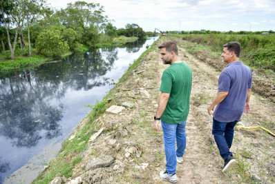 Limpeza de camais é intensificada para evitar alagamentos em bairros
