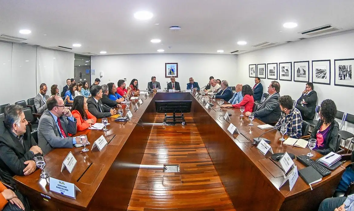 Centrais sindicais pedem isenção de Imposto de Renda sobre PLR