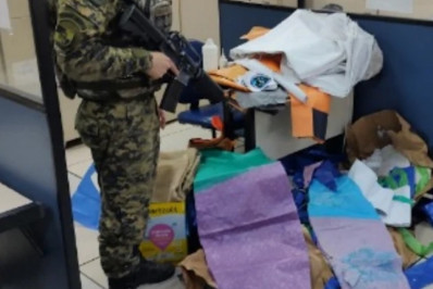 Aves silvestres e balões apreendidos em São João de Meriti