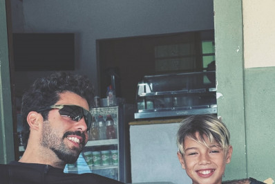 Pedro Scooby mostra filho surfando e internautas elogiam: 'Muito bom'