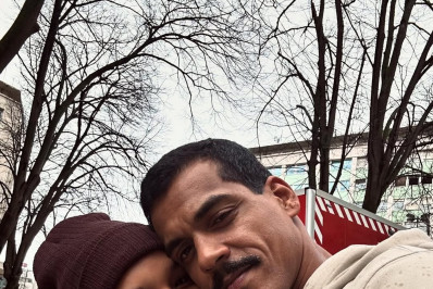 Em Portugal, Mell Muzzillo e Marcello Melo Jr. posam juntinhos