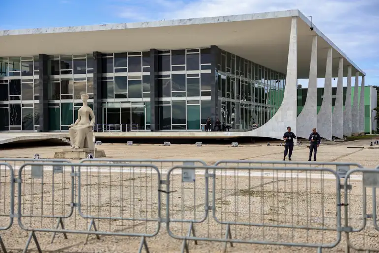 STF torna réus mais dez acusados por participação na trama golpista