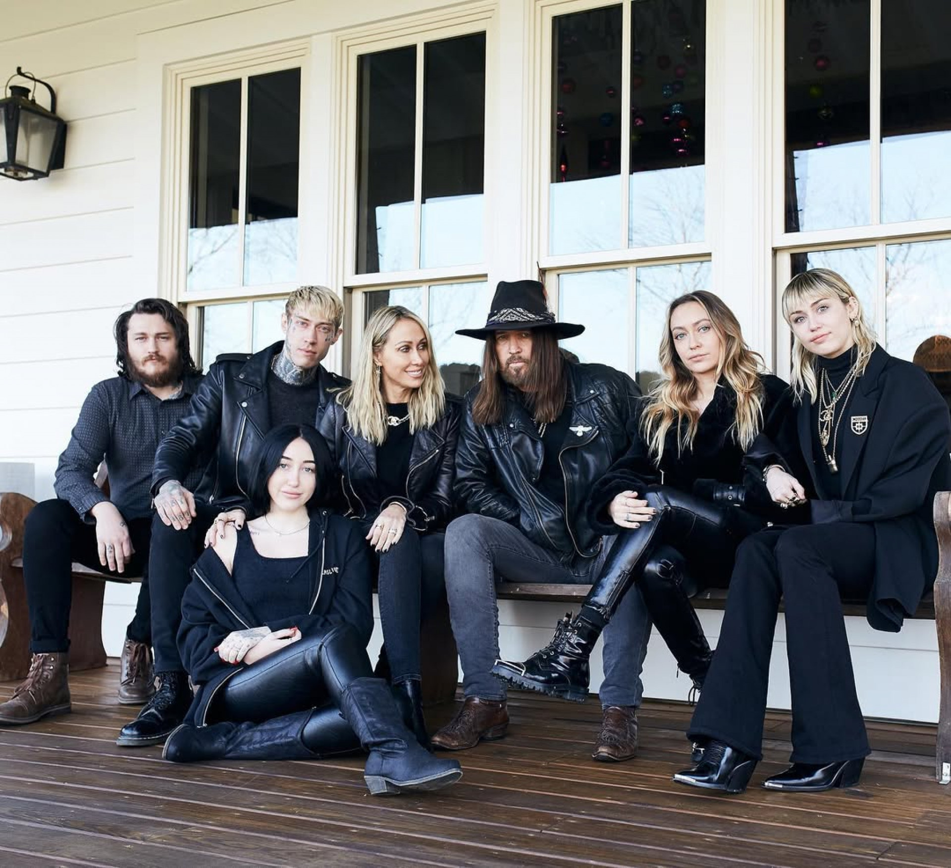 Billy Ray Cyrus com os seis filhos - Reprodução / Instagram