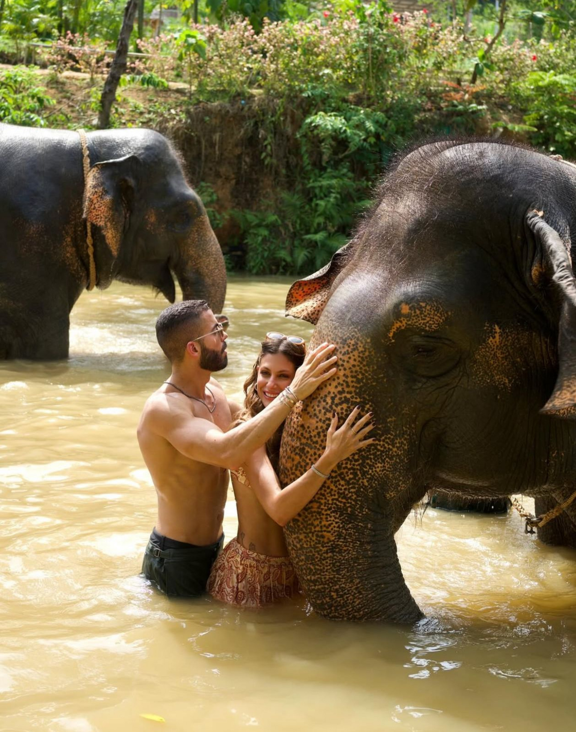 Mari Gonzalez posa ao lado do namorado, Pipo Marques, em viagem na Tailândia - Reprodução Instagram