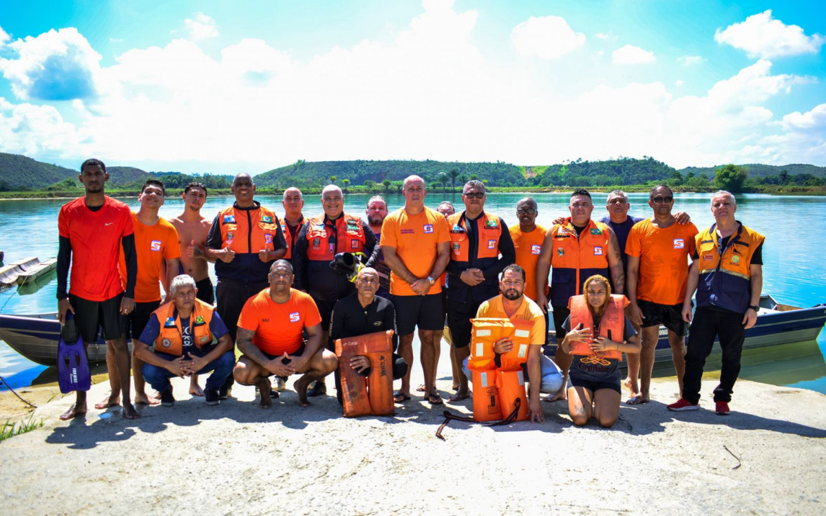 Agentes da Defesa Civil realizaram simulado na Lagoa Azul, no Amapá