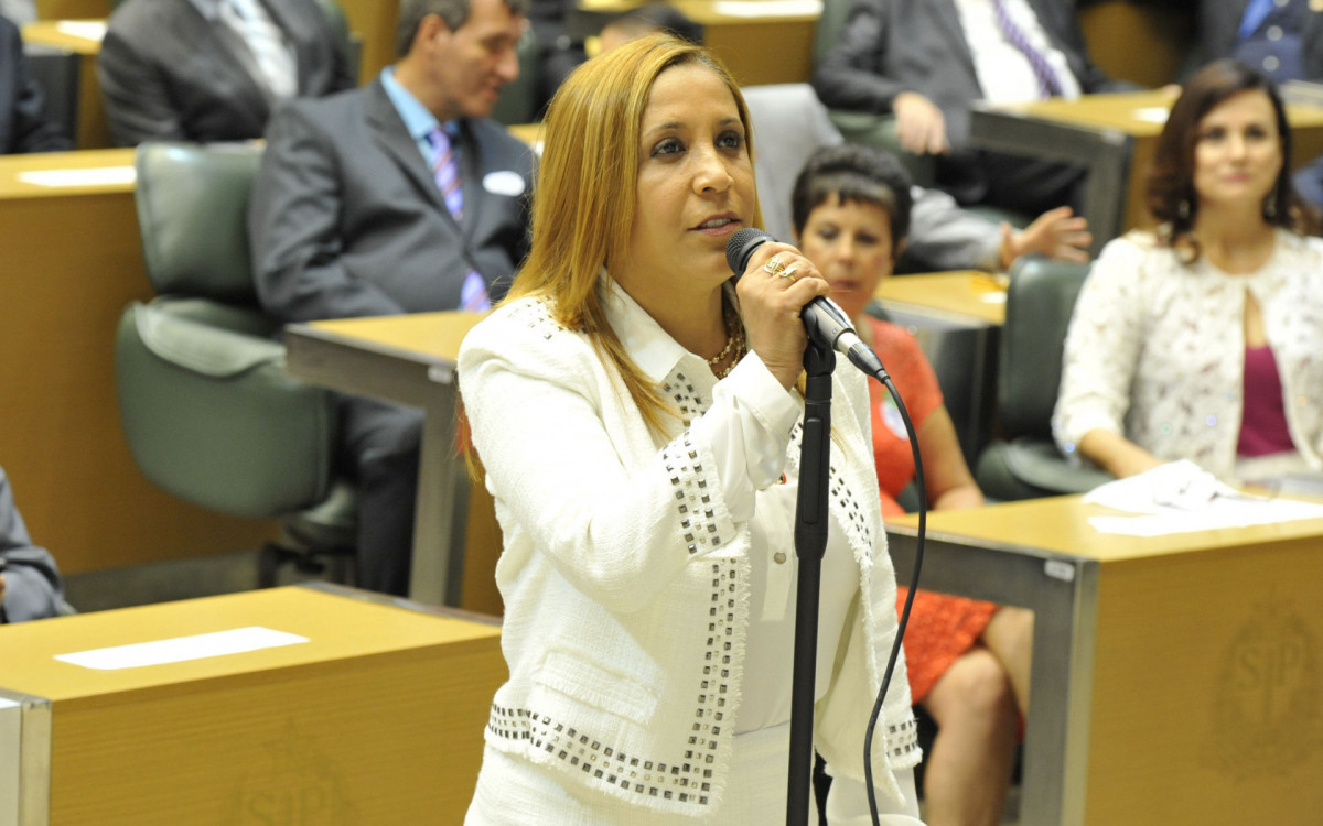 Clélia Gomes se apropriava de parte dos salários de funcionários do gabinete