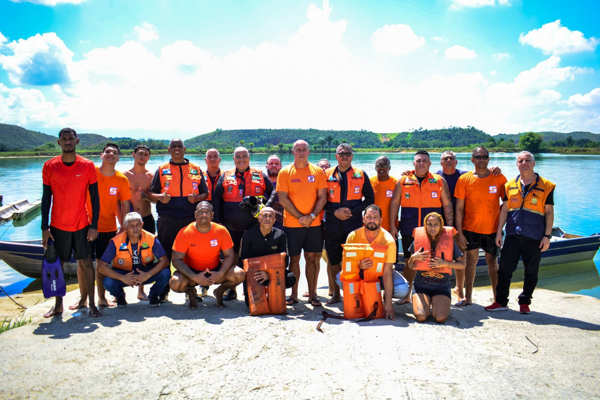 Agentes da Defesa Civil realizaram simulado na Lagoa Azul, no Amap&aacute; - Erick Amaral / PMBR