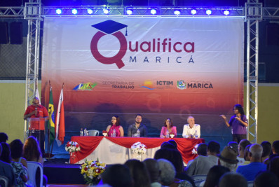 Qualifica Maricá entrega 841 certificados para alunos do 3º ciclo de 2024