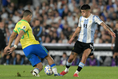 Bateu saudade! Torcedores do Botafogo se derretem por Almada após atuação de gala contra o Brasil