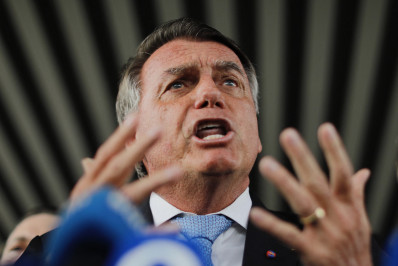 Risco de fuga e pressão política sustentam prisão preventiva de Bolsonaro, dizem juristas