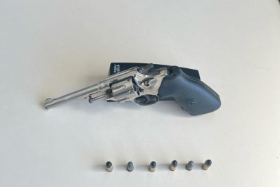 Arma de fogo é apreendida com passageiro em ônibus em Sapucaia