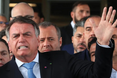 Após virar réu, Bolsonaro nega decreto de golpe de Estado