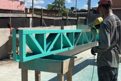 Obras de reforma e cobertura da quadra da Rua Direita avançam