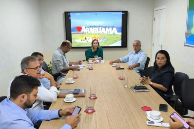 Prefeita Daniela Soares se reúne com médicos de Araruama para discutir ajustes 