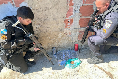 Policiais da 6ª Cia impedem dupla de traficantes de montar uma boca no Jardim Atlântico Oeste